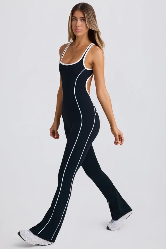 Petite Soft Active jumpsuit med öppen rygg i svart Petite Soft Active jumpsuit med öppen rygg i svart