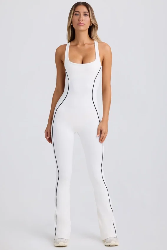 Petite Soft Active jumpsuit med öppen rygg i vitt Petite Soft Active jumpsuit med öppen rygg i vitt