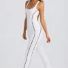 Petite Soft Active jumpsuit med öppen rygg i vitt Petite Soft Active jumpsuit med öppen rygg i vitt