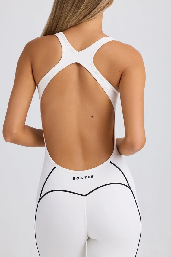 Petite Soft Active jumpsuit med öppen rygg i vitt Petite Soft Active jumpsuit med öppen rygg i vitt
