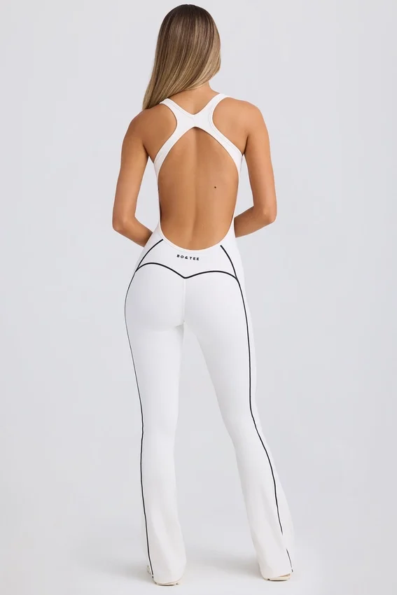 Petite Soft Active jumpsuit med öppen rygg i vitt Petite Soft Active jumpsuit med öppen rygg i vitt
