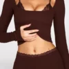 Philippa Modal Mid-Rise Flared Trousers i chokladbrunt Philippa Modal Mid-Rise Flared Trousers i chokladbrunt