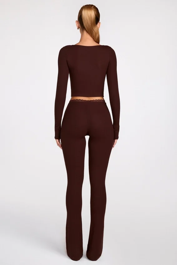 Philippa Modal Mid-Rise Flared Trousers i chokladbrunt Philippa Modal Mid-Rise Flared Trousers i chokladbrunt