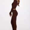 Philippa Modal Mid-Rise Flared Trousers i chokladbrunt Philippa Modal Mid-Rise Flared Trousers i chokladbrunt