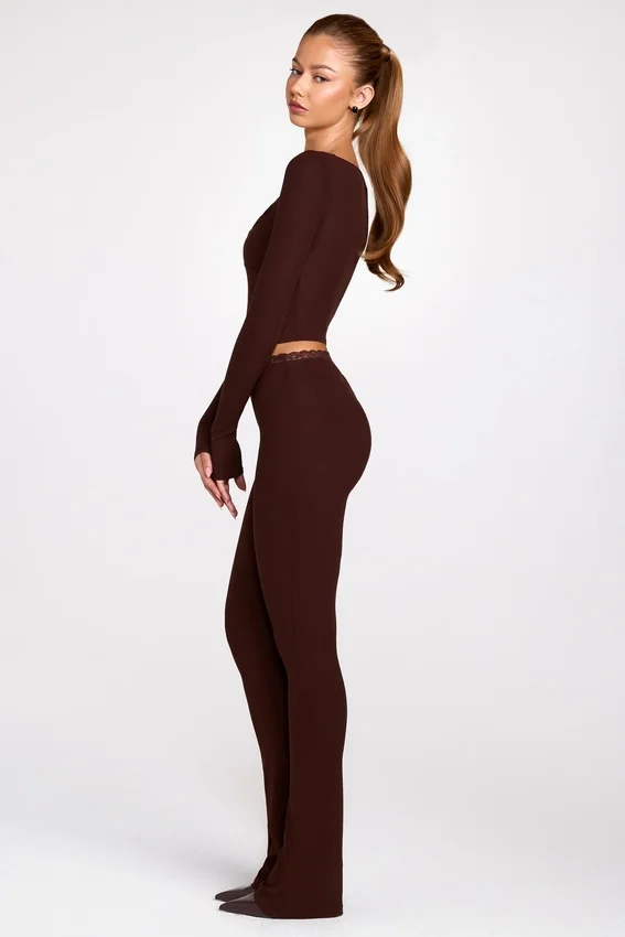 Philippa Modal Mid-Rise Flared Trousers i chokladbrunt Philippa Modal Mid-Rise Flared Trousers i chokladbrunt