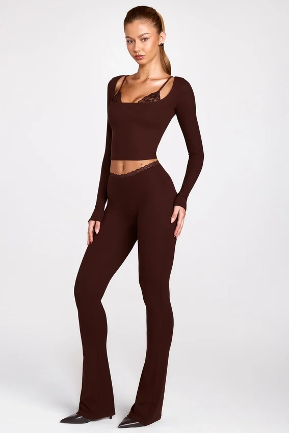 Philippa Modal Mid-Rise Flared Trousers i chokladbrunt Philippa Modal Mid-Rise Flared Trousers i chokladbrunt
