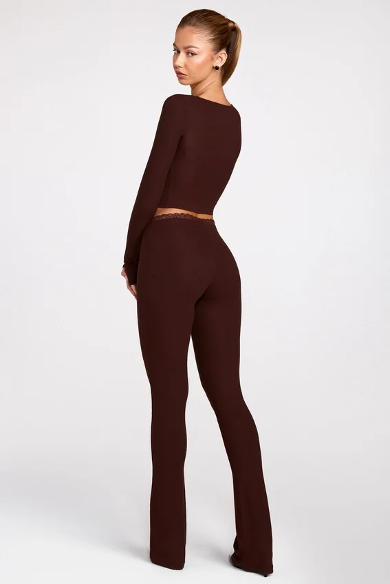 Philippa Modal Mid-Rise Flared Trousers i chokladbrunt Philippa Modal Mid-Rise Flared Trousers i chokladbrunt