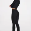 Philippa Modal Mid-Rise Flared Trousers i svart Philippa Modal Mid-Rise Flared Trousers i svart