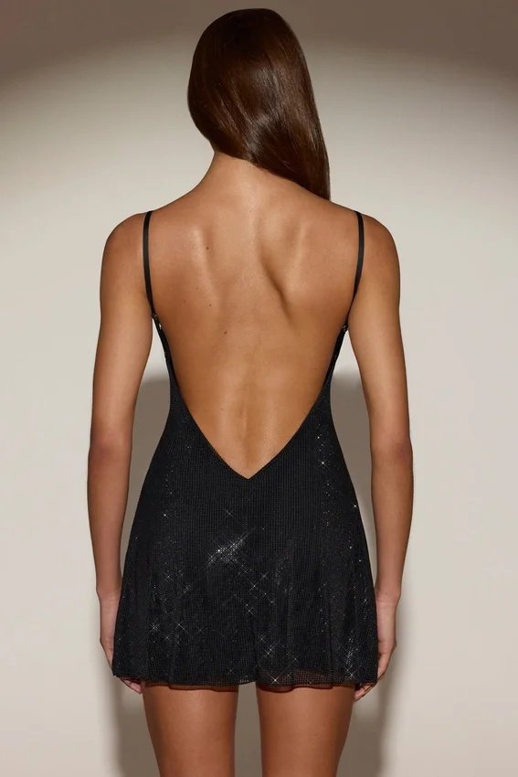 Philomena Embellished Soft-Scoop Backless Fitted Miniklänning i svart Philomena Embellished Soft-Scoop Backless Fitted Miniklänning i svart