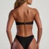 Praslin bandeau-bikinitopp med pärlbroderier i svart Praslin bandeau-bikinitopp med pärlbroderier i svart
