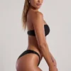 Praslin bandeau-bikinitopp med pärlbroderier i svart Praslin bandeau-bikinitopp med pärlbroderier i svart