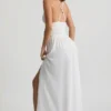 Pryana Plunge Cross-Back maxiklänning i vitt Pryana Plunge Cross-Back maxiklänning i vitt