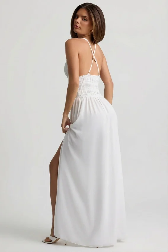 Pryana Plunge Cross-Back maxiklänning i vitt Pryana Plunge Cross-Back maxiklänning i vitt