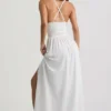 Pryana Plunge Cross-Back maxiklänning i vitt Pryana Plunge Cross-Back maxiklänning i vitt