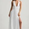 Pryana Plunge Cross-Back maxiklänning i vitt Pryana Plunge Cross-Back maxiklänning i vitt