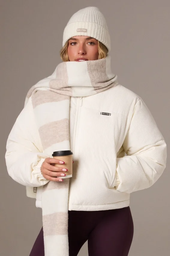 Quiltad puffjacka i corduroy i färgen Ivory Quiltad puffjacka i corduroy i färgen Ivory