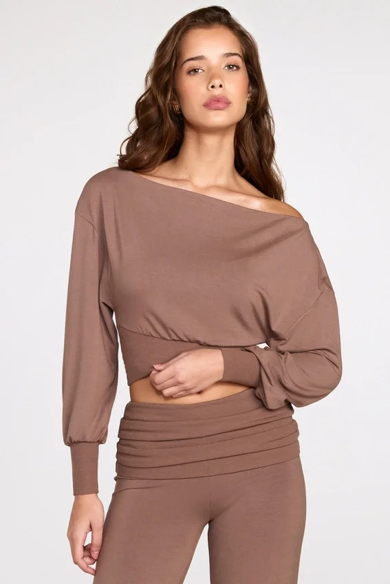 Quinn Modal Off-Shoulder Long-Sleeve Top i Mocha Quinn Modal Off-Shoulder Long-Sleeve Top i Mocha