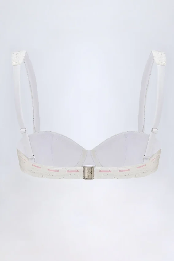 Ravello Broderie Anglaise balkett-bikinitopp med bygel i vitt Ravello Broderie Anglaise balkett-bikinitopp med bygel i vitt