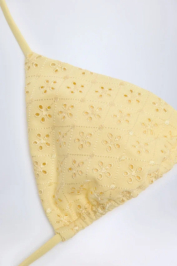 Recife Broderie Anglaise Triangel-bikinitopp i citrongult Recife Broderie Anglaise Triangel-bikinitopp i citrongult