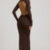 Regine Modal Ruched Backless Maxiklänning i chokladbrunt Regine Modal Ruched Backless Maxiklänning i chokladbrunt