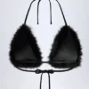 Riana bralette i triangulär form av fuskpäls i svart Riana bralette i triangulär form av fuskpäls i svart