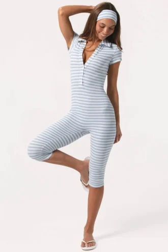 Ribbad jersey-capri-jumpsuit i blå rand Ribbad jersey-capri-jumpsuit i blå rand
