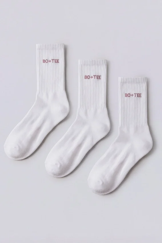 Ribbade halvhöga strumpor i 3-pack i vitt och rosa Ribbade halvhöga strumpor i 3-pack i vitt och rosa