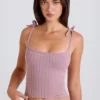 Ribbstickad linne med knytning i mauve Ribbstickad linne med knytning i mauve