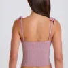 Ribbstickad linne med knytning i mauve Ribbstickad linne med knytning i mauve