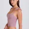 Ribbstickad linne med knytning i mauve Ribbstickad linne med knytning i mauve