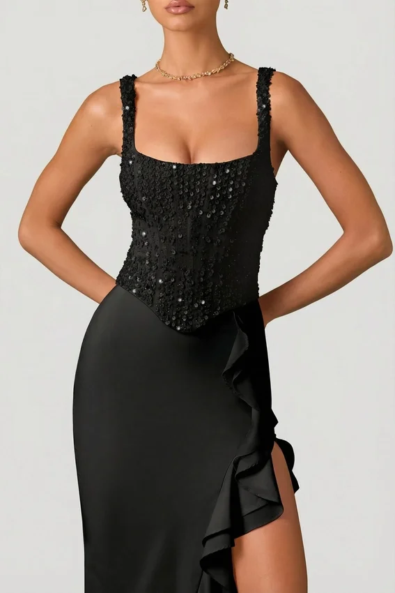 Robina Embellished Ruffle-Trim Corset Gown i svart Robina Embellished Ruffle-Trim Corset Gown i svart