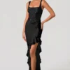 Robina Embellished Ruffle-Trim Corset Gown i svart Robina Embellished Ruffle-Trim Corset Gown i svart