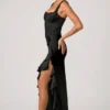 Robina Embellished Ruffle-Trim Corset Gown i svart Robina Embellished Ruffle-Trim Corset Gown i svart