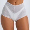 Rocas genomskinliga, rynkade minishorts i vitt Rocas genomskinliga, rynkade minishorts i vitt