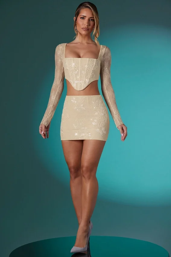 Romy Embellished Lace Bodycon Mini Kjolar i Ivory Romy Embellished Lace Bodycon Mini Kjolar i Ivory