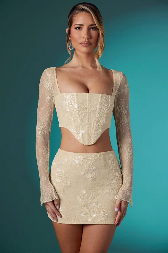 Romy Embellished Lace Bodycon Mini Kjolar i Ivory Romy Embellished Lace Bodycon Mini Kjolar i Ivory
