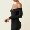 Rosanna Off-Shoulder Ruched Bodycon-miniklänning i svart Rosanna Off-Shoulder Ruched Bodycon-miniklänning i svart