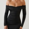 Rosanna Off-Shoulder Ruched Bodycon-miniklänning i svart Rosanna Off-Shoulder Ruched Bodycon-miniklänning i svart