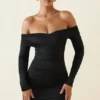 Rosanna Off-Shoulder Ruched Bodycon-miniklänning i svart Rosanna Off-Shoulder Ruched Bodycon-miniklänning i svart