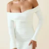 Rosanna Off-Shoulder Ruched Bodycon Miniklänning i Vanilla Rosanna Off-Shoulder Ruched Bodycon Miniklänning i Vanilla