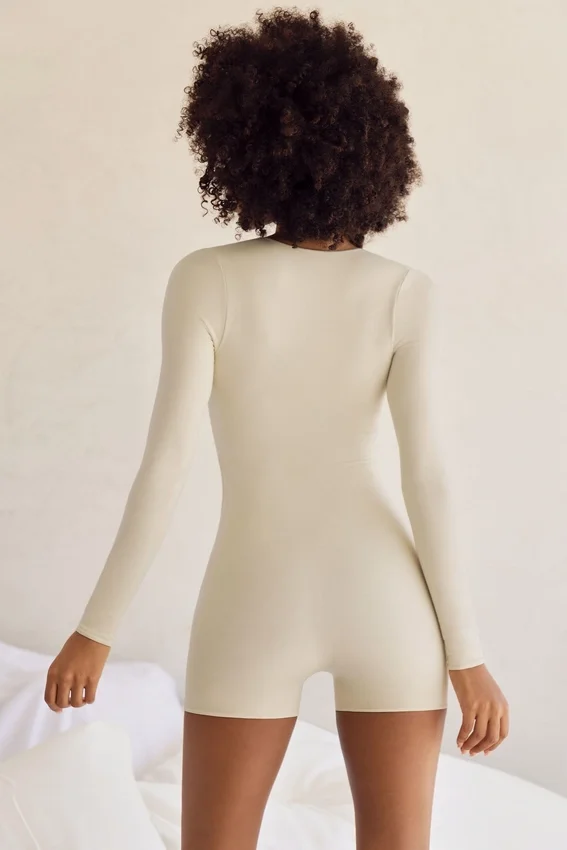 Rue långärmad unitard med fyrkantig halsringning i ivory Rue långärmad unitard med fyrkantig halsringning i ivory