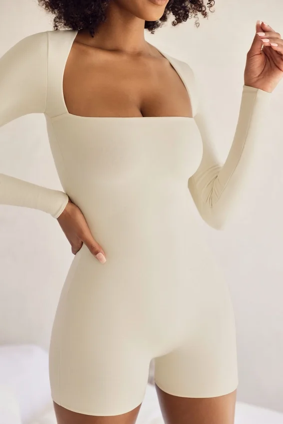 Rue långärmad unitard med fyrkantig halsringning i ivory Rue långärmad unitard med fyrkantig halsringning i ivory