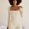 Rue långärmad unitard med fyrkantig halsringning i ivory Rue långärmad unitard med fyrkantig halsringning i ivory