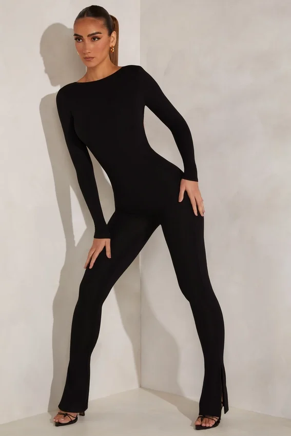 Rumer jumpsuit med hög hals och öppen rygg i svart Rumer jumpsuit med hög hals och öppen rygg i svart