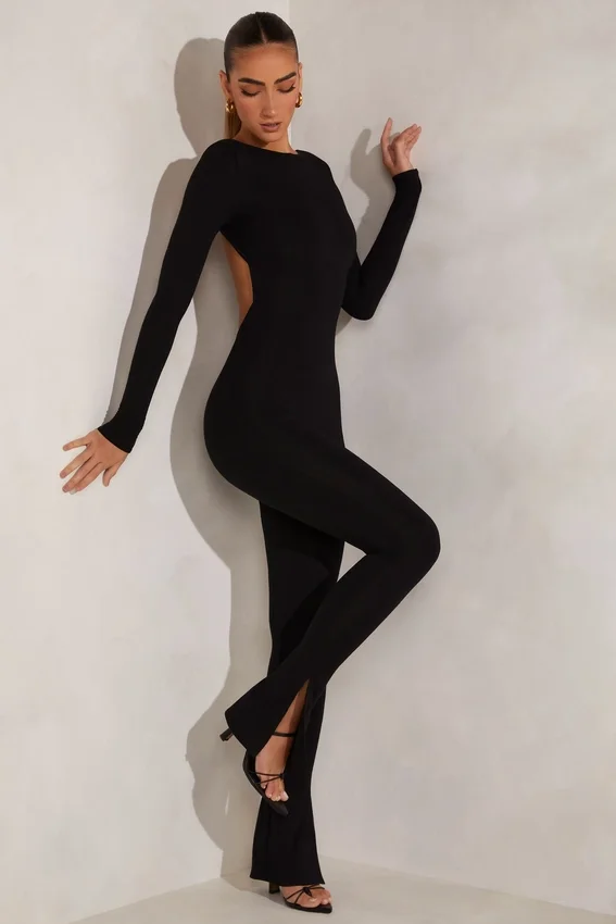 Rumer jumpsuit med hög hals och öppen rygg i svart Rumer jumpsuit med hög hals och öppen rygg i svart