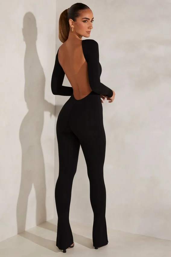Rumer jumpsuit med hög hals och öppen rygg i svart Rumer jumpsuit med hög hals och öppen rygg i svart
