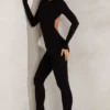Rumer jumpsuit med hög hals och öppen rygg i svart Rumer jumpsuit med hög hals och öppen rygg i svart