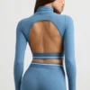 Rygglös långärmad crop top med hög hals i stålblått Rygglös långärmad crop top med hög hals i stålblått