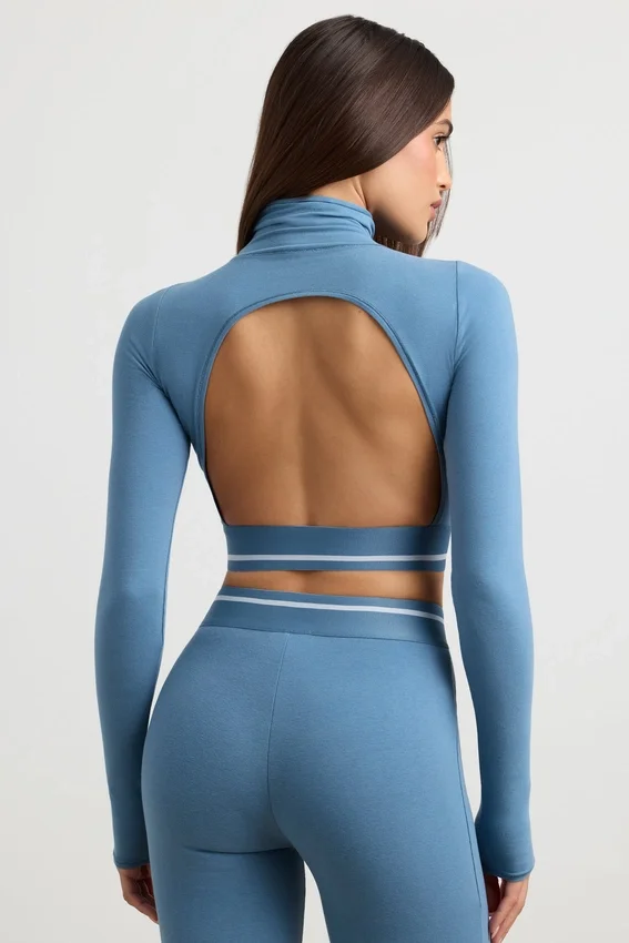 Rygglös långärmad crop top med hög hals i stålblått Rygglös långärmad crop top med hög hals i stålblått