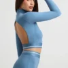 Rygglös långärmad crop top med hög hals i stålblått Rygglös långärmad crop top med hög hals i stålblått